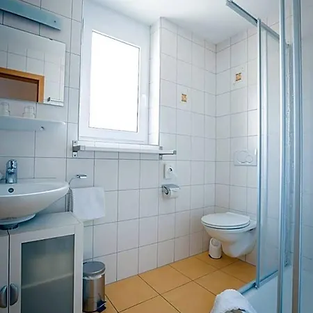 Strandpension Maeder 4* 乌尔丁根-米尔霍芬