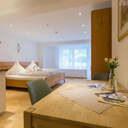 ゲストハウス Strandpension Maeder 4*