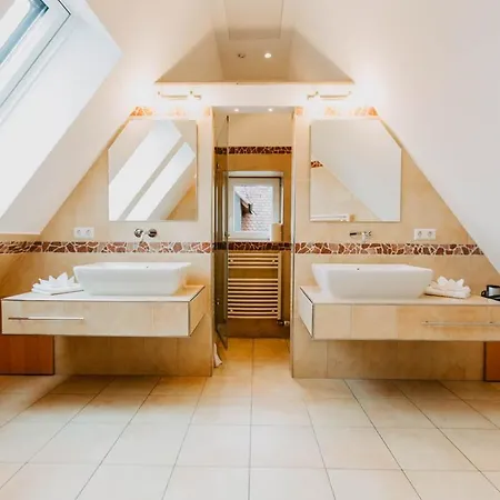 Strandpension Maeder 4* ウールディンゲン・ミュールホーフェン